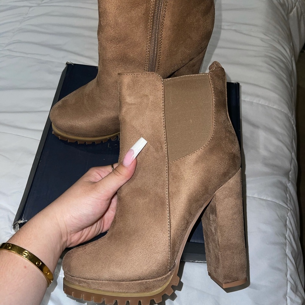 Fashion Nova Suede Booties